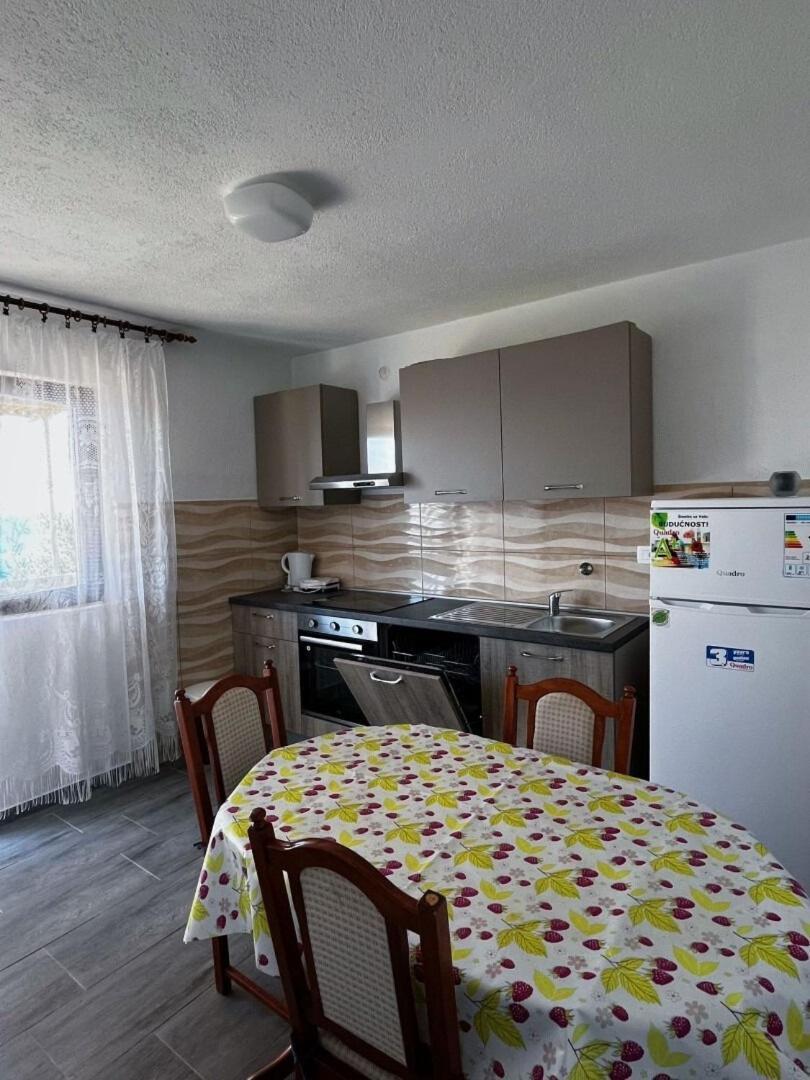 Apartment Dalibor Lukovo Sugarje Exterior photo