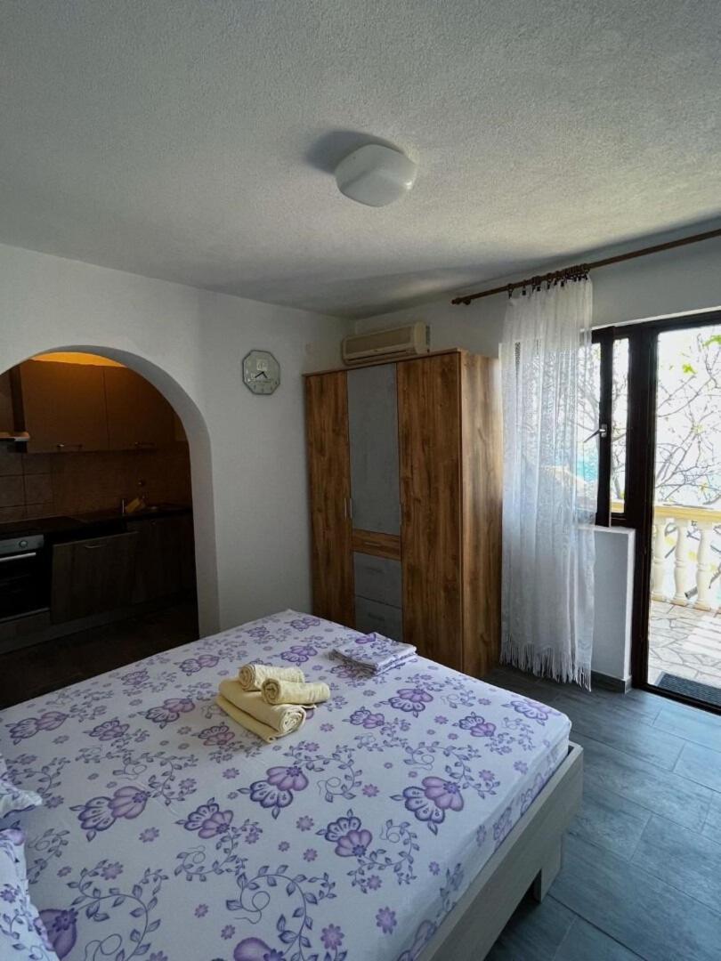 Apartment Dalibor Lukovo Sugarje Exterior photo