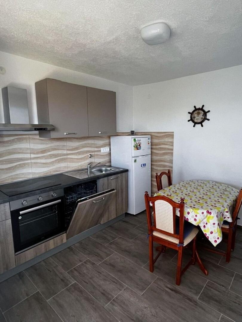 Apartment Dalibor Lukovo Sugarje Exterior photo